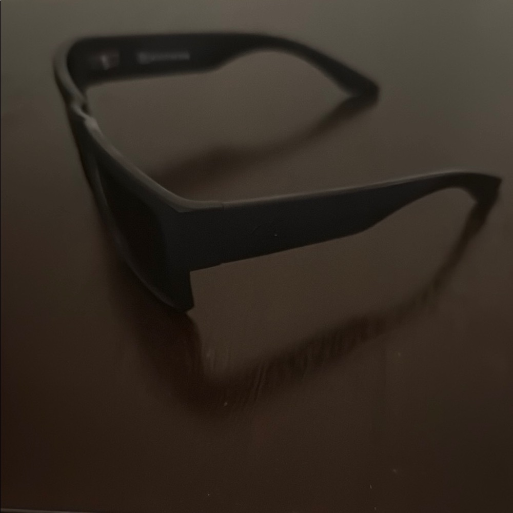Black Rectangular Sunglasses With Chunky Frame - image 2